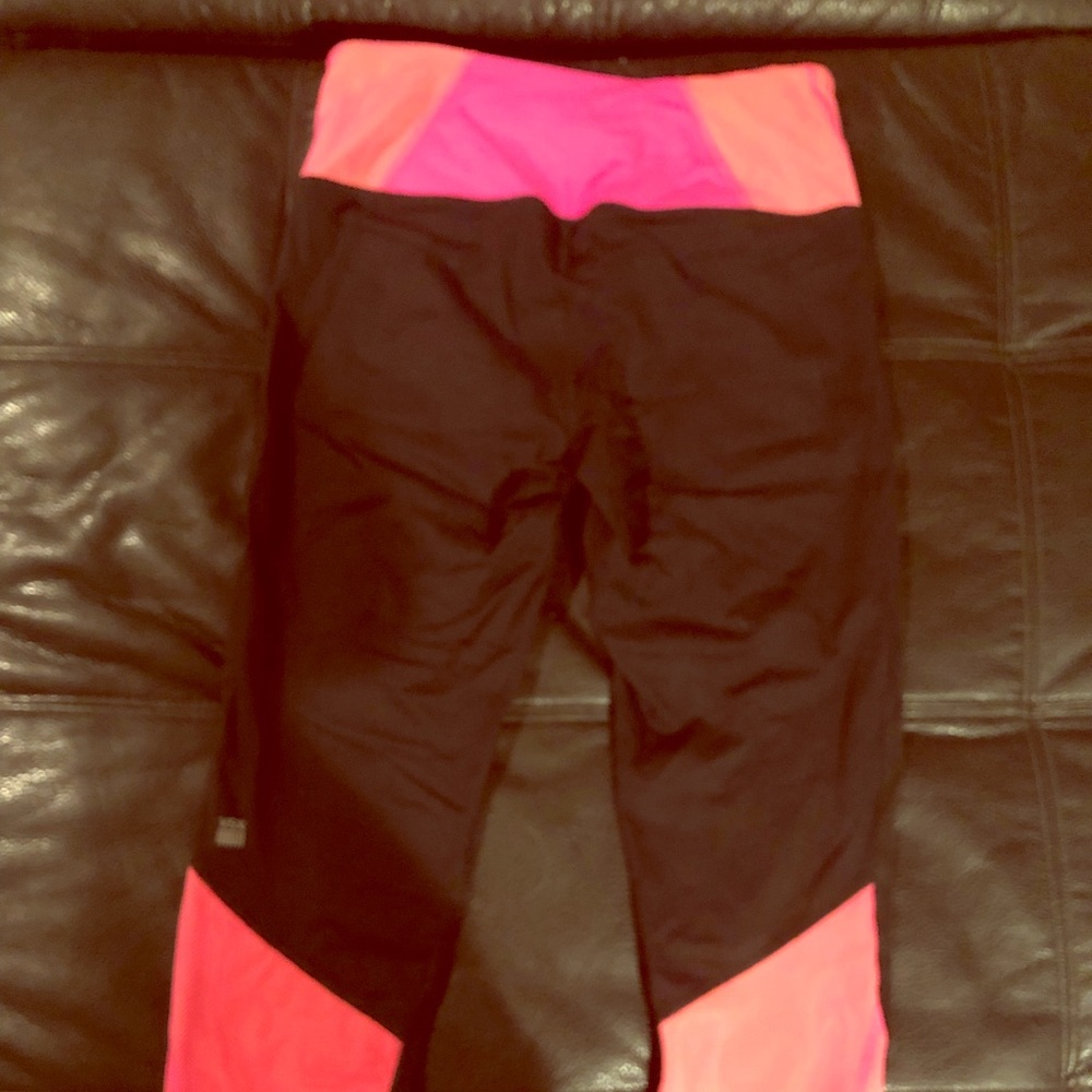 Victoria Secret VSX workout Capri leggings S/P